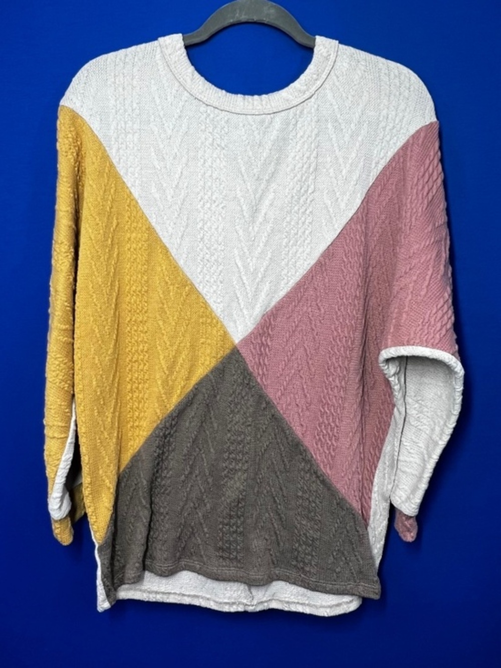 |•BIBI•| Cute & Comfy Batwing Top Size Large